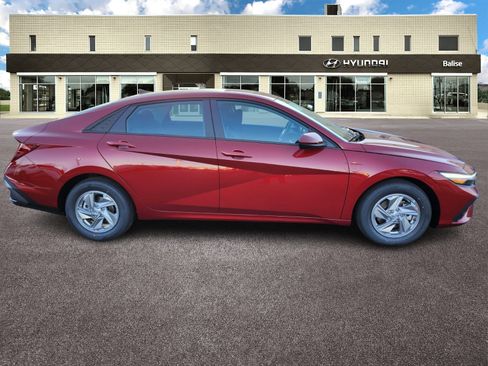 New 2026 Hyundai Elantra SE FWD image 2