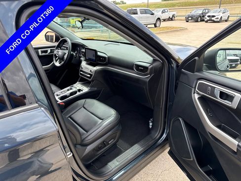 Used 2023 Ford Explorer XLT w/ Equipment Group 202A AWD/4WD image 16