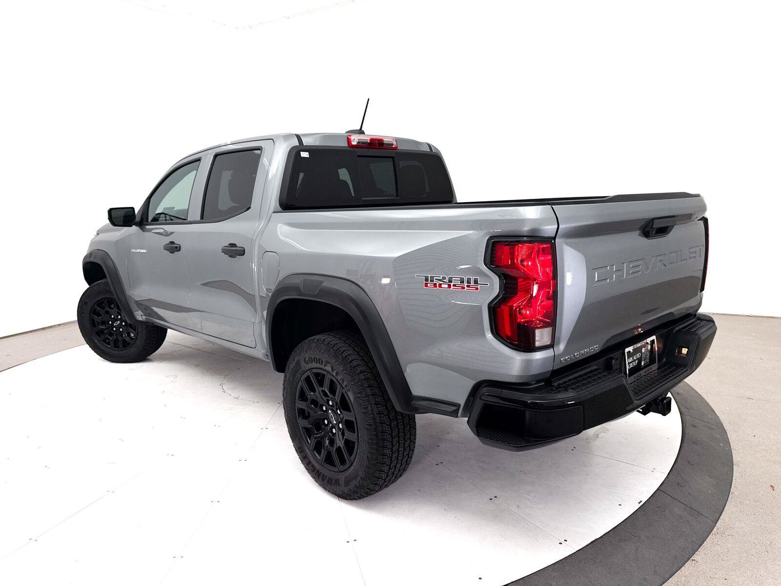 Used 2024 Chevrolet Colorado Trail Boss w/ Advanced Trailering Package AWD/4WD image 2