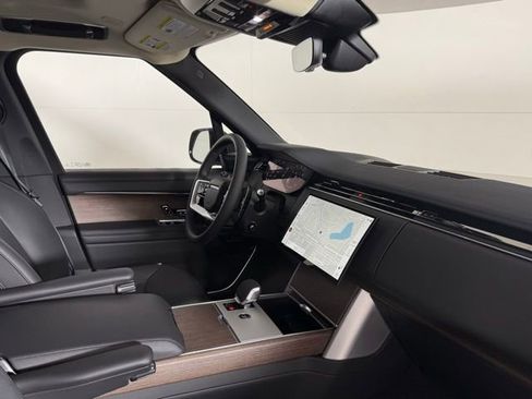New 2025 Land Rover Range Rover SE image 32