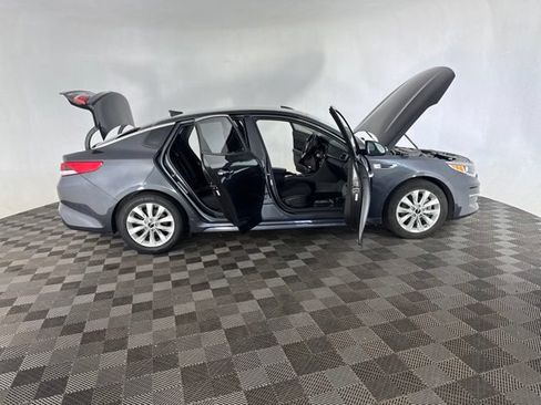 Used 2017 Kia Optima LX w/ Option Group 014 FWD image 17