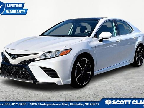 Used 2020 Toyota Camry XSE image 3