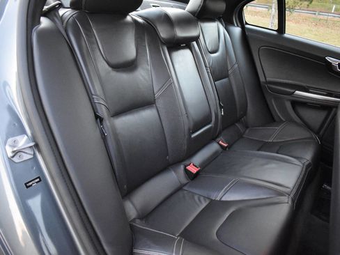 Used 2016 Volvo S60 T5 R-Design image 16