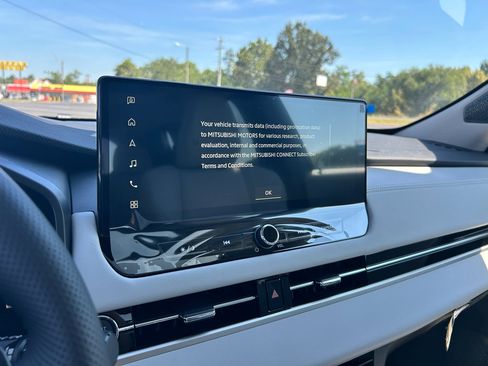 New 2025 Mitsubishi Outlander AWD image 13