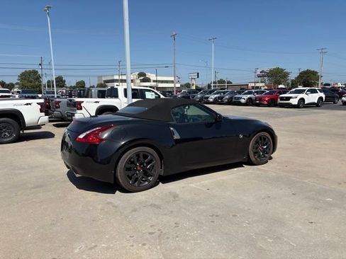 Used 2019 Nissan 370Z Touring RWD image 5