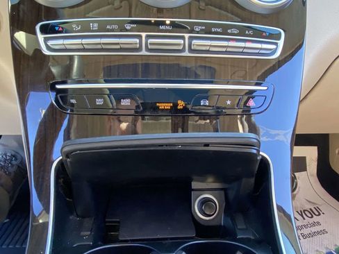 Used 2021 Mercedes-Benz GLC 300 4MATIC image 22