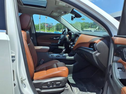 Used 2021 Chevrolet Traverse High Country AWD/4WD image 32