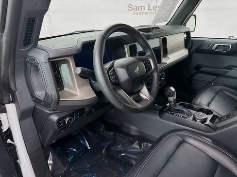 Used 2025 Ford Bronco Outer Banks image 9