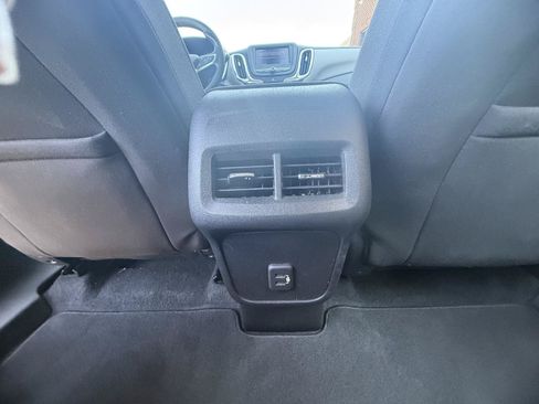 Used 2020 Chevrolet Equinox LS FWD image 17