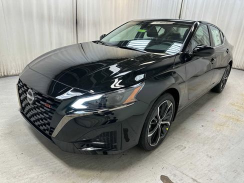 New 2025 Nissan Altima 2.5 SR image 9