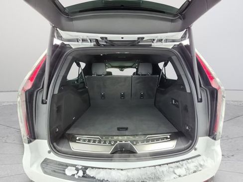 Used 2023 Cadillac Escalade ESV Sport w/ Touring Package image 19