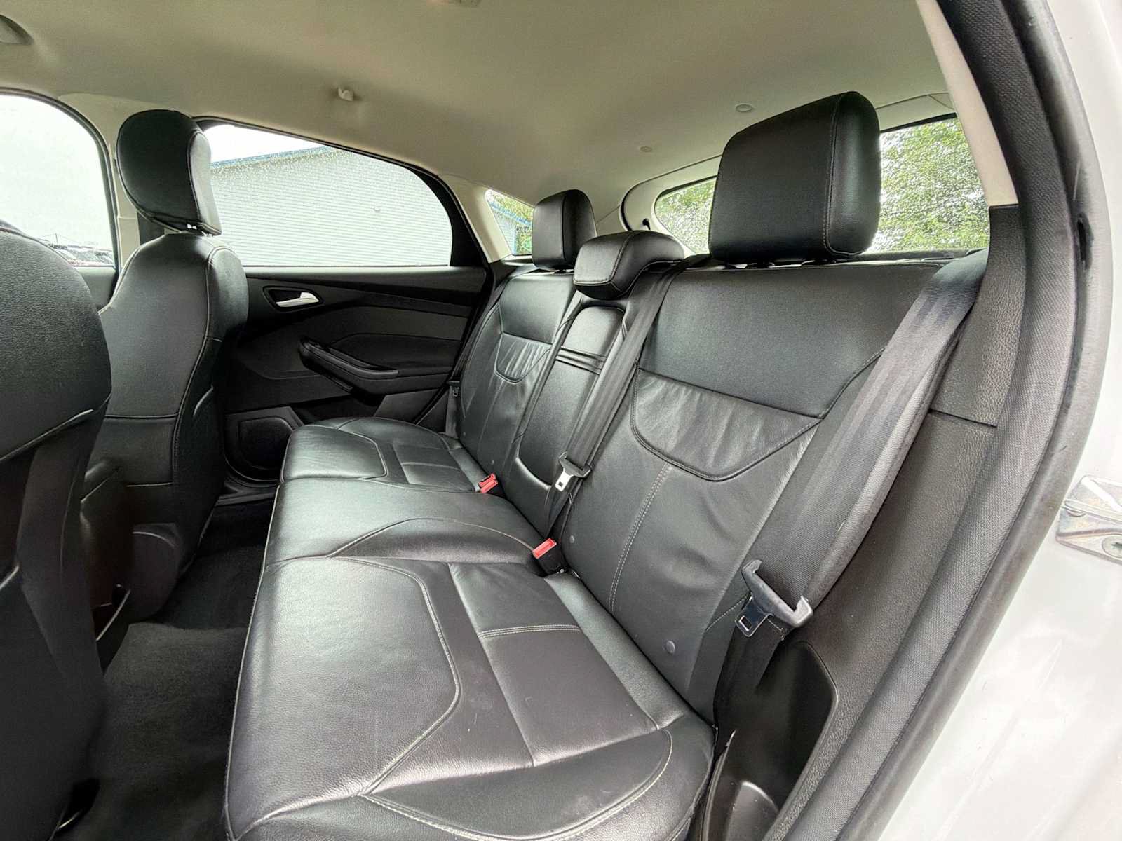 Used 2016 Ford Focus SE w/ Equipment Group 201A FWD image 16