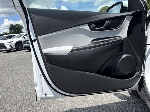 Used 2023 Hyundai Kona SEL image 13