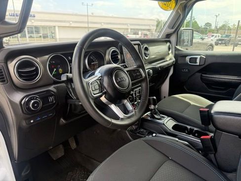 Used 2023 Jeep Wrangler Unlimited Rubicon 4xe w/ Cold Weather Group AWD/4WD image 18