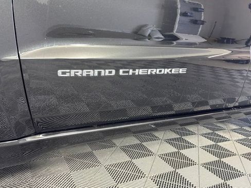 Used 2016 Jeep Grand Cherokee Overland AWD/4WD image 10
