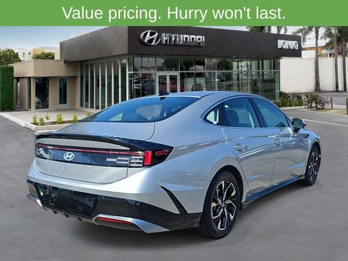 Used 2025 Hyundai Sonata SEL FWD image 3