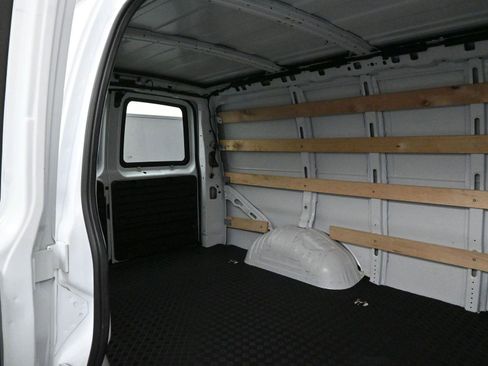 Used 2024 GMC Savana 2500 w/ Driver Convenience Package image 10