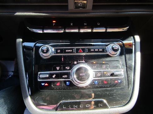 Used 2022 Lincoln Corsair Reserve w/ Equipment Group 201A image 28