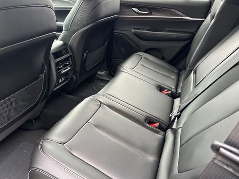 New 2025 Jeep Grand Cherokee Limited w/ Trailer Tow Package image 10