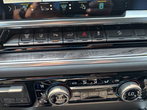 New 2025 Chevrolet Silverado 2500 LTZ w/ LTZ Convenience Package image 23