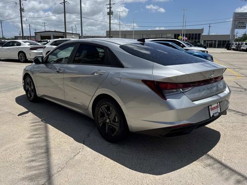 Used 2023 Hyundai Elantra SEL FWD image 5