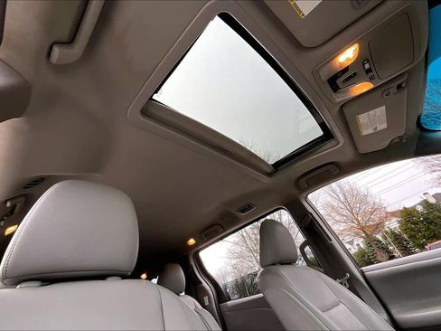 Used 2017 Toyota Sienna XLE image 13