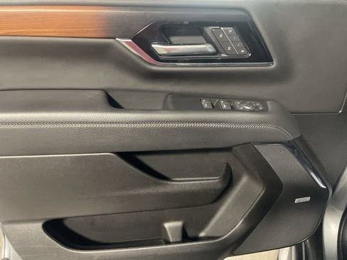 Used 2025 GMC Yukon Denali image 11