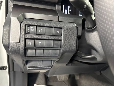 Used 2025 Toyota 4Runner SR5 AWD/4WD image 33