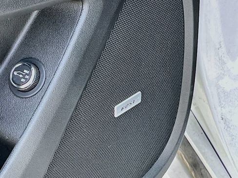 Used 2023 Chevrolet Traverse Premier FWD image 19