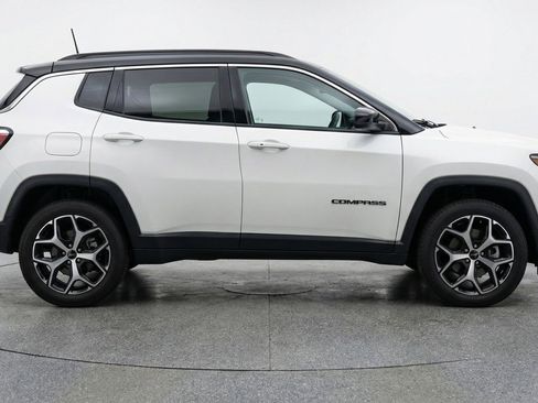 Used 2025 Jeep Compass Limited AWD/4WD image 11