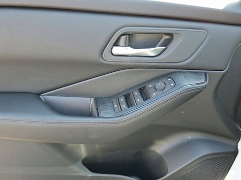 Certified 2025 Nissan Rogue SV image 13