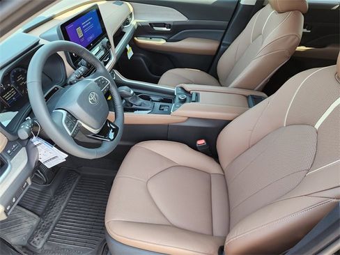 New 2026 Toyota Grand Highlander Platinum image 9