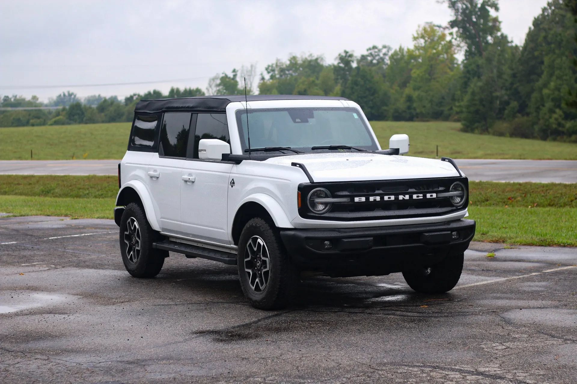 Used 2024 Ford Bronco Outer Banks AWD/4WD image 1