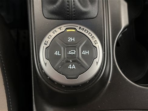 Used 2023 Ford Bronco Wildtrak image 25