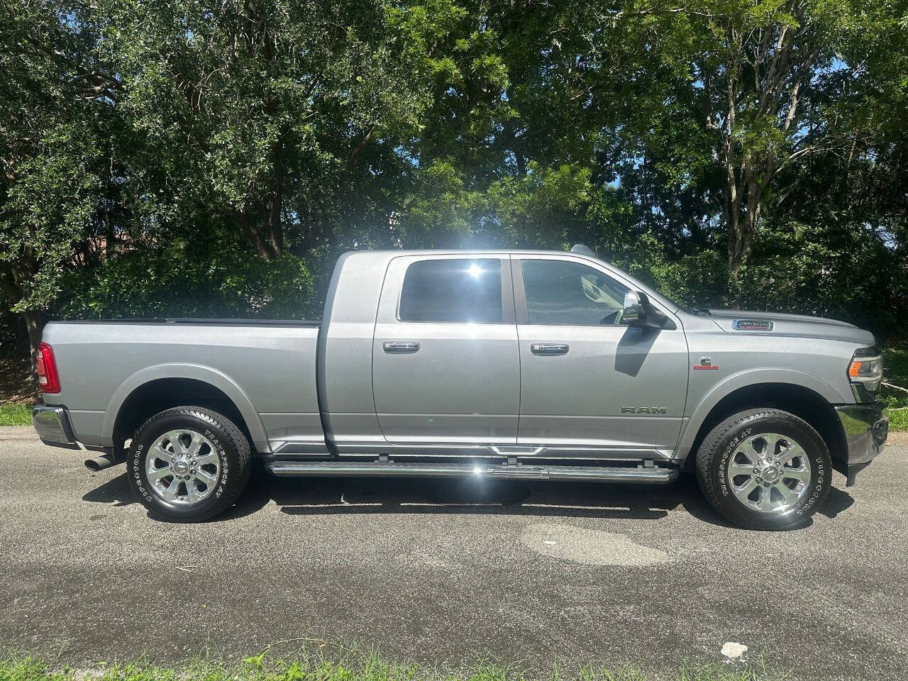 Used 2019 RAM 3500 Laramie AWD/4WD image 2