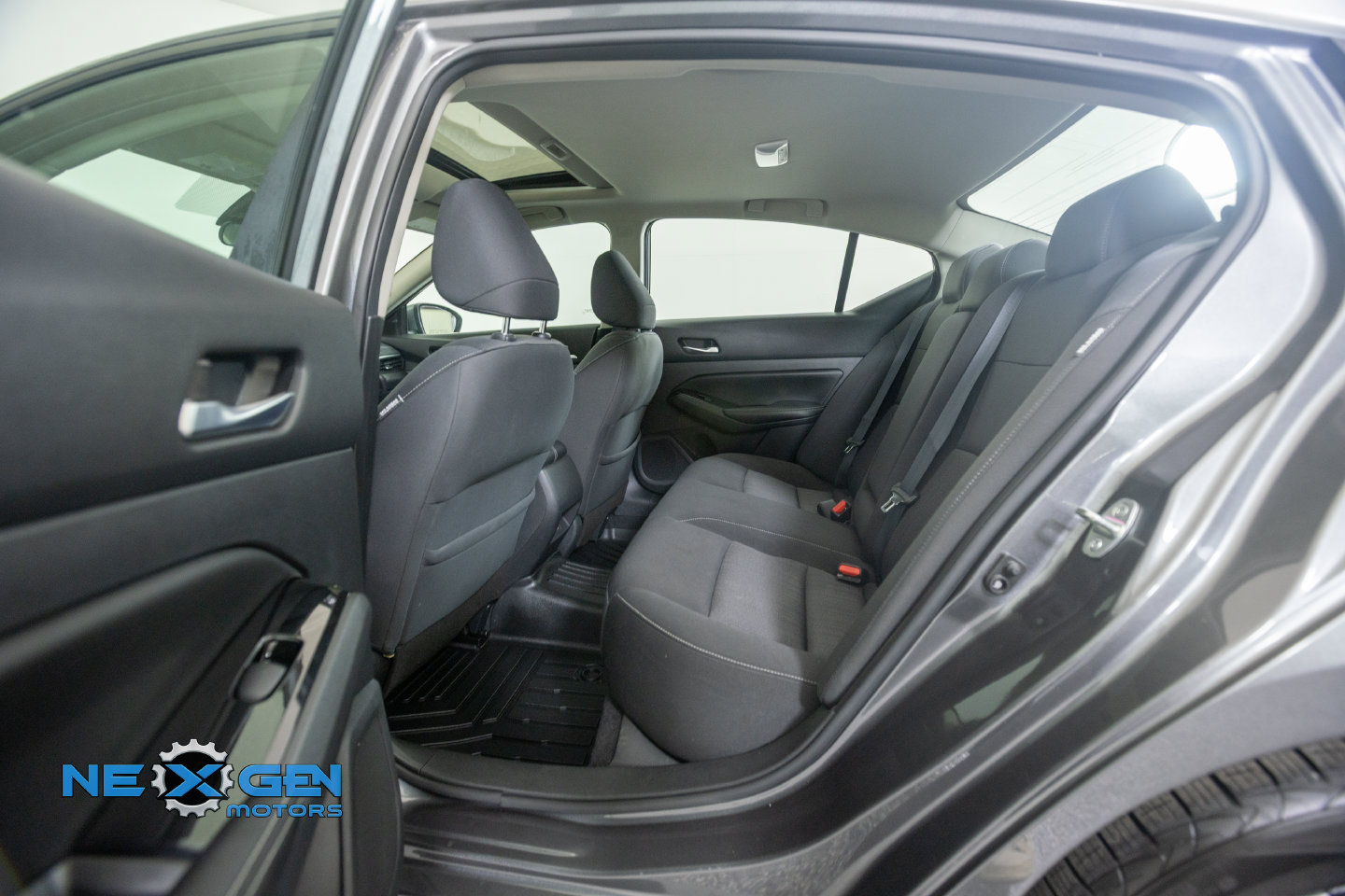 Used 2021 Nissan Altima 2.5 SV w/ SV Premium Package FWD image 32