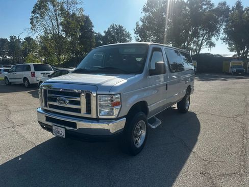 Used 2011 Ford E-350 and Econoline 350 XLT image 2