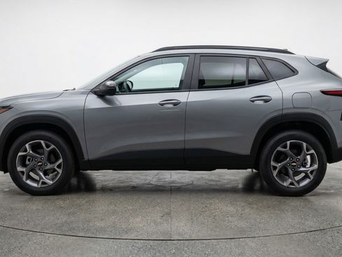 Used 2025 Chevrolet Trax LT image 5