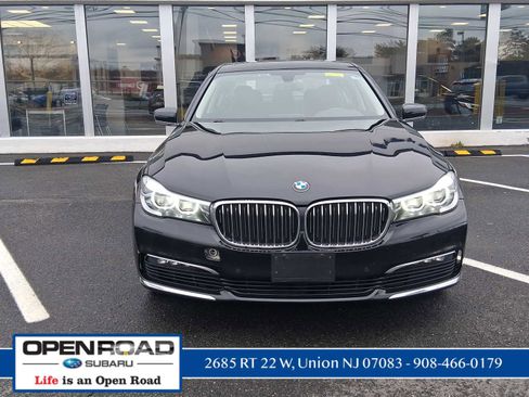 Used 2018 BMW 740i xDrive image 2