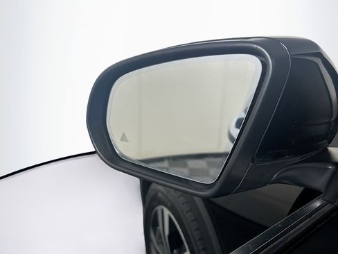 Used 2025 Mercedes-Benz GLB 250 image 16