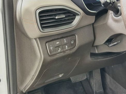 Used 2020 Hyundai Santa Fe Limited AWD/4WD image 11