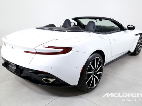 Used 2020 Aston Martin DB11 Volante RWD image 9