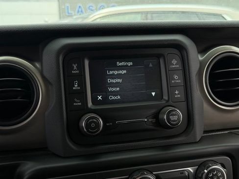 Used 2018 Jeep Wrangler Unlimited Sport S AWD/4WD image 19