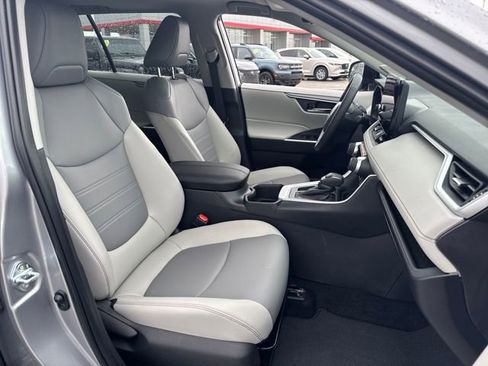 Used 2025 Toyota RAV4 XLE Premium image 13