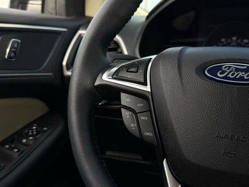 Used 2023 Ford Edge SEL w/ Convenience Package image 9