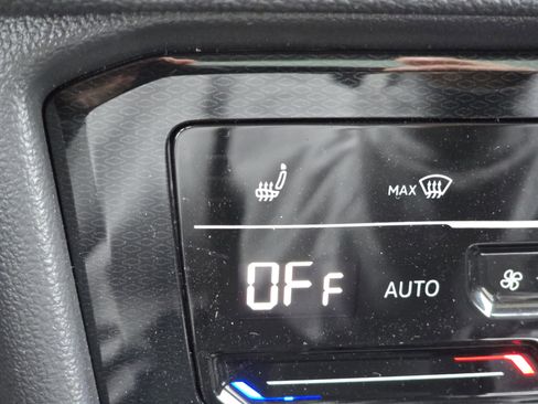 New 2026 Volkswagen Taos SE AWD/4WD image 10