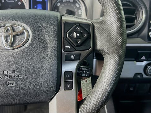 Used 2020 Toyota Tacoma SR5 RWD image 19