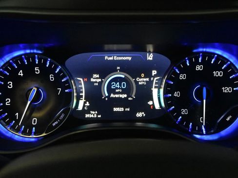 Used 2025 Chrysler Pacifica Select image 19