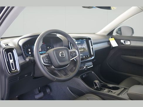 New 2025 Volvo XC40 B5 Core w/ Protection Package Premier image 16