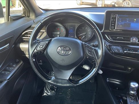 Used 2018 Toyota C-HR XLE image 21